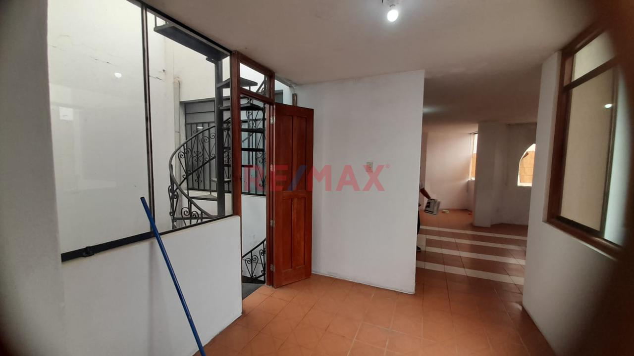 Casa De 467 M² Totales Con Zre – Perfecta Para Comercio, Taller O Multifamiliar — foto 11
