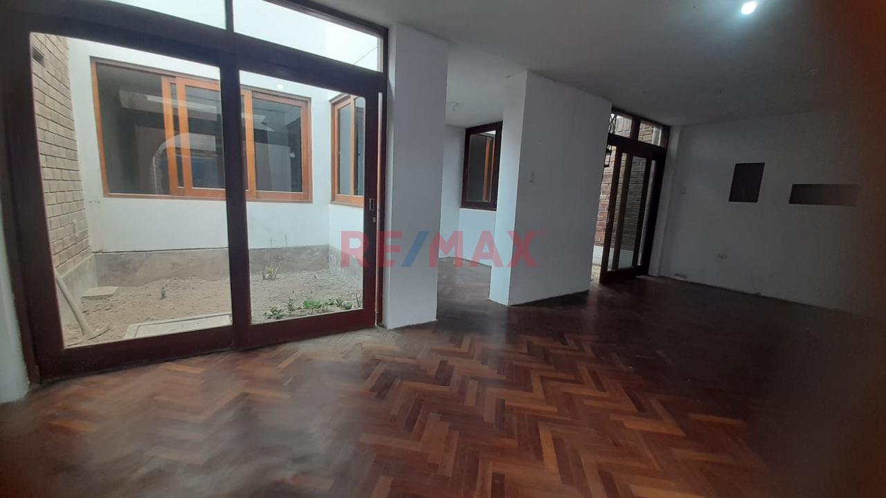 Casa De 467 M² Totales Con Zre – Perfecta Para Comercio, Taller O Multifamiliar — foto 4