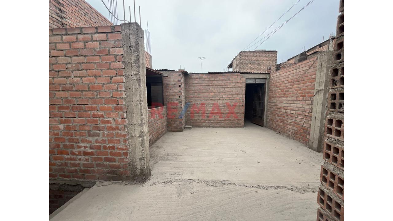 Venta De Casa Como Terreno En Comas — foto 2