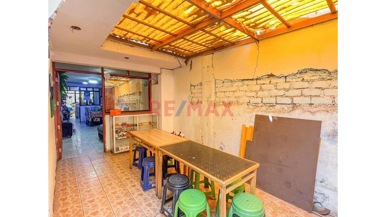 Casa De 3 Pisos + Azotea En Venta – Urb. Las Viñas De Surco – Oquendo, Callao - 2