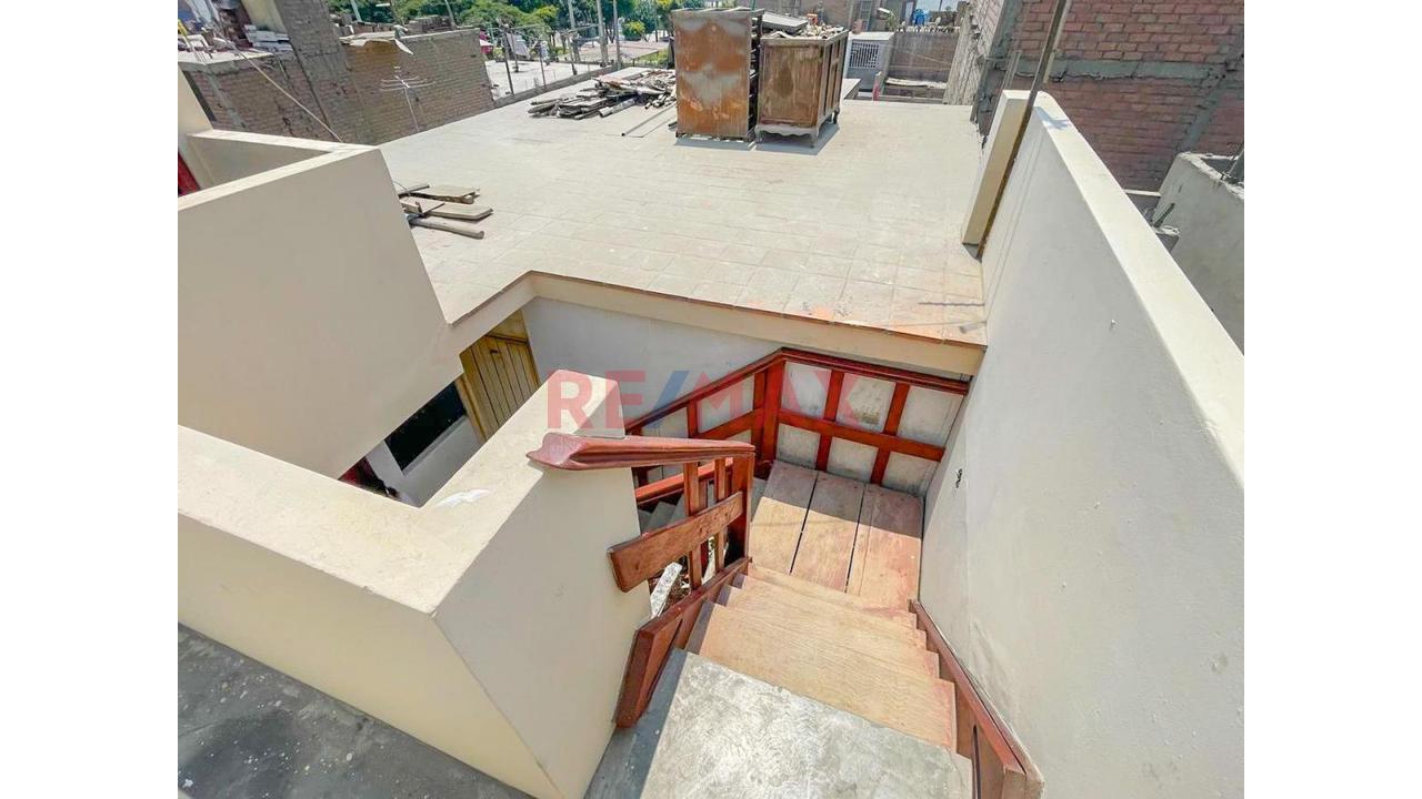 Casa De 3 Pisos + Azotea En Venta – Urb. Las Viñas De Surco – Oquendo, Callao - 8