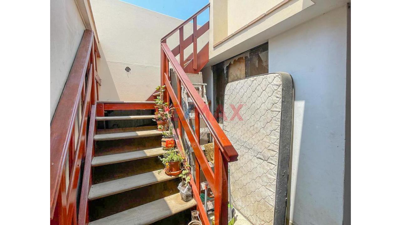 Casa De 3 Pisos + Azotea En Venta – Urb. Las Viñas De Surco – Oquendo, Callao - 11