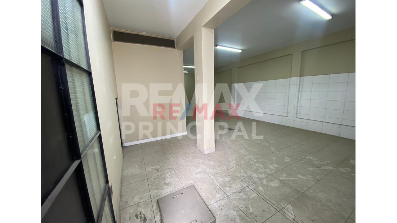 Local Comercial En Alquiler En Plena Av. Universitaria — foto 6