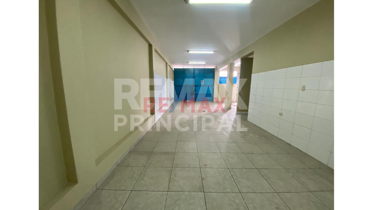 Local Comercial En Alquiler En Plena Av. Universitaria — foto 2