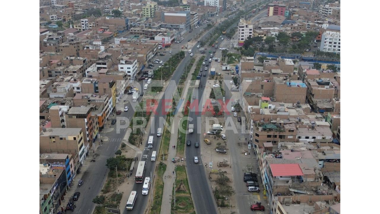Local Comercial En Alquiler En Plena Av. Universitaria
