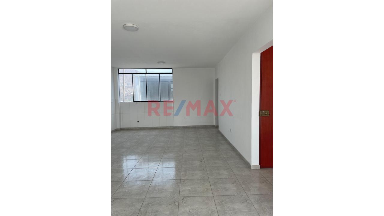 Se Vende Amplio Departamento 5To Piso En Sjl ¡Frente A Parque! Con Terraza — foto 3