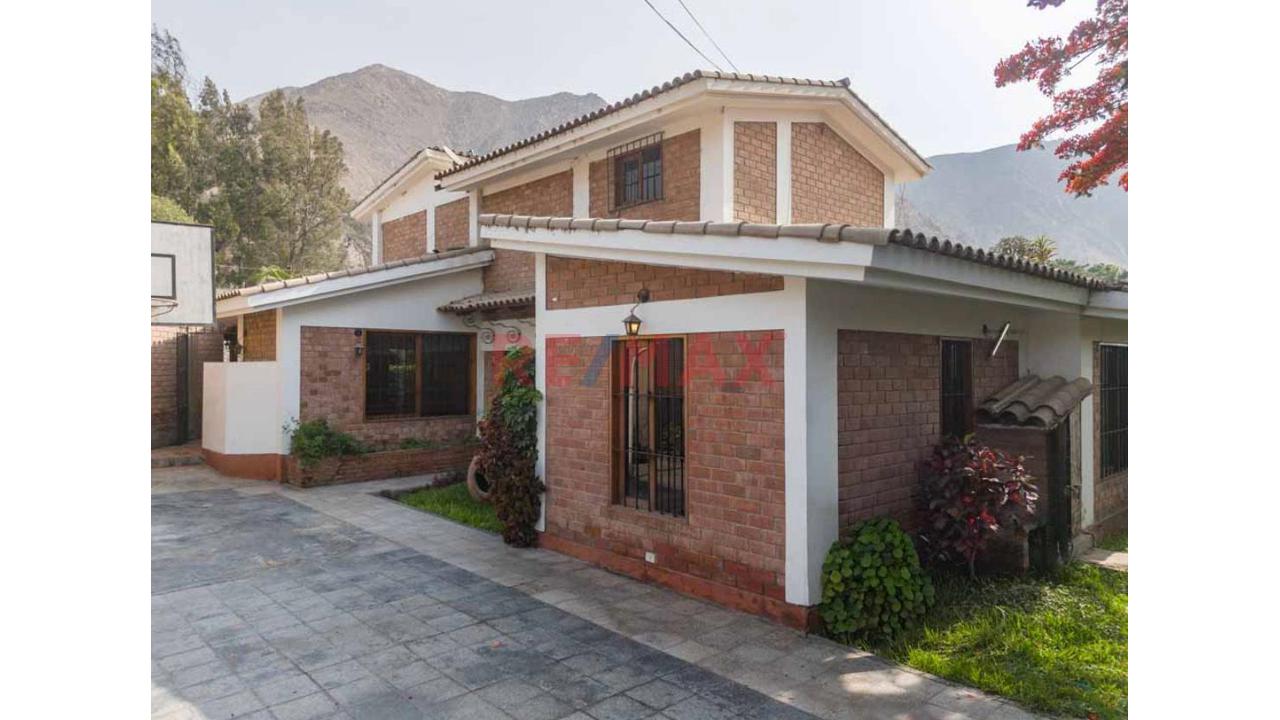 Hermosa Casa De Campo En Venta – La Cantuta - 1