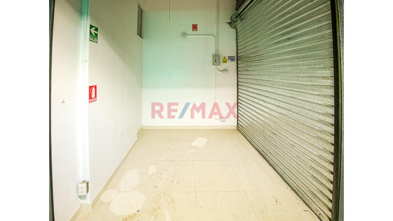 🏬 𝗩𝗘𝗡𝗧𝗔 𝗗𝗘 𝗦𝗧𝗔𝗡𝗗𝗦 𝗖𝗢𝗠𝗘𝗥𝗖𝗜𝗔𝗟𝗘𝗦 – 𝗖𝗢𝗟𝗢𝗡𝗜𝗔𝗟 𝗠𝗔𝗥𝗞𝗘𝗧, 𝗕𝗘𝗟𝗟𝗔𝗩𝗜𝗦𝗧𝗔 - 12