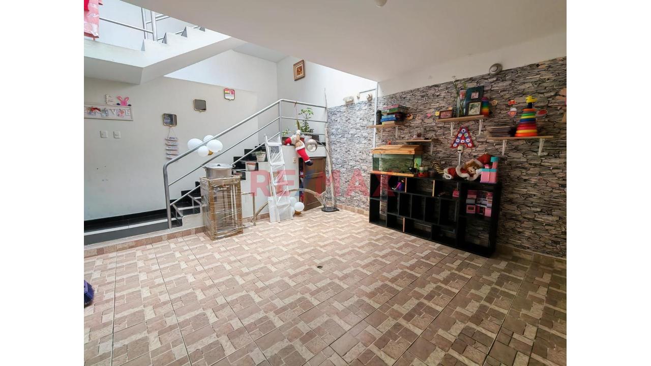 Casa de 6 dormitorios en Chorrillos, 240 m² — foto 5