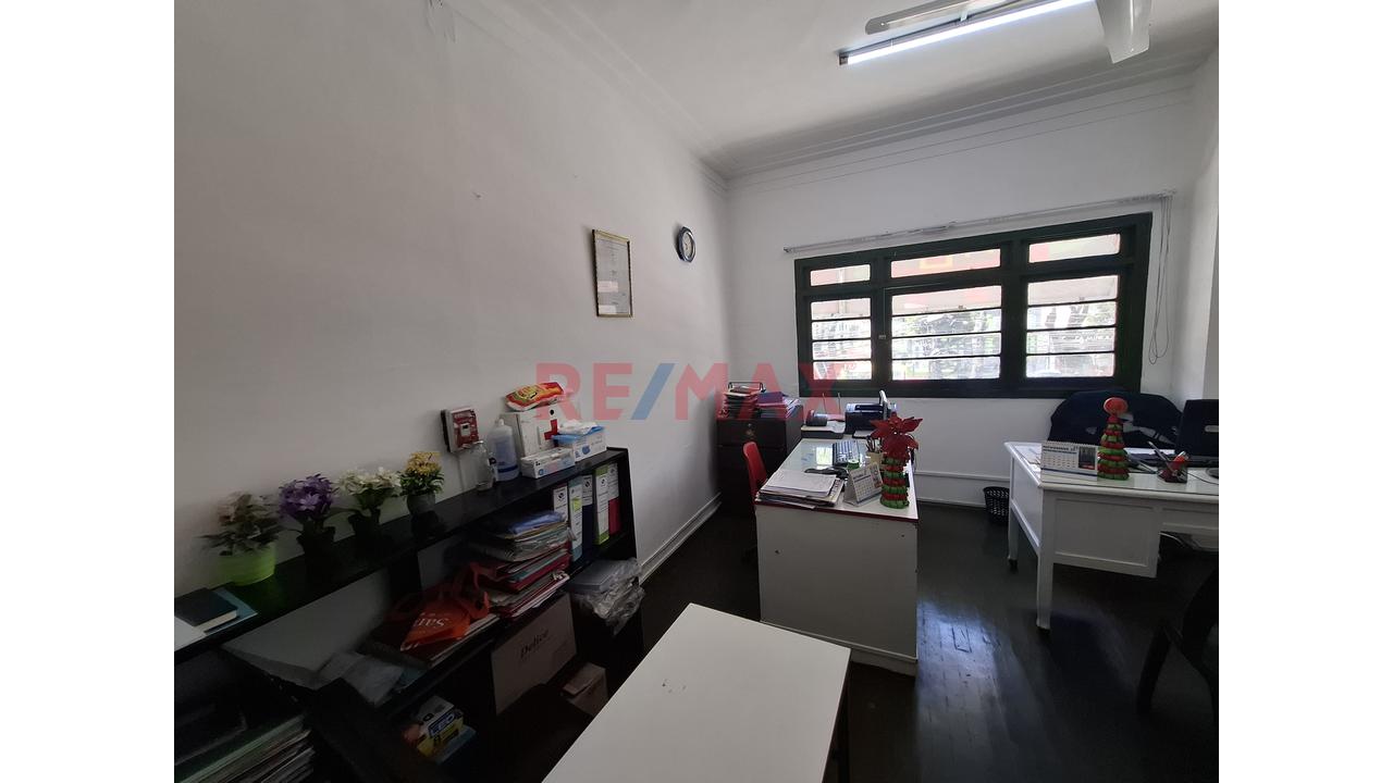 Alquilo Amplio Local Comercial En Av. Ejército – Yanahuara - 12