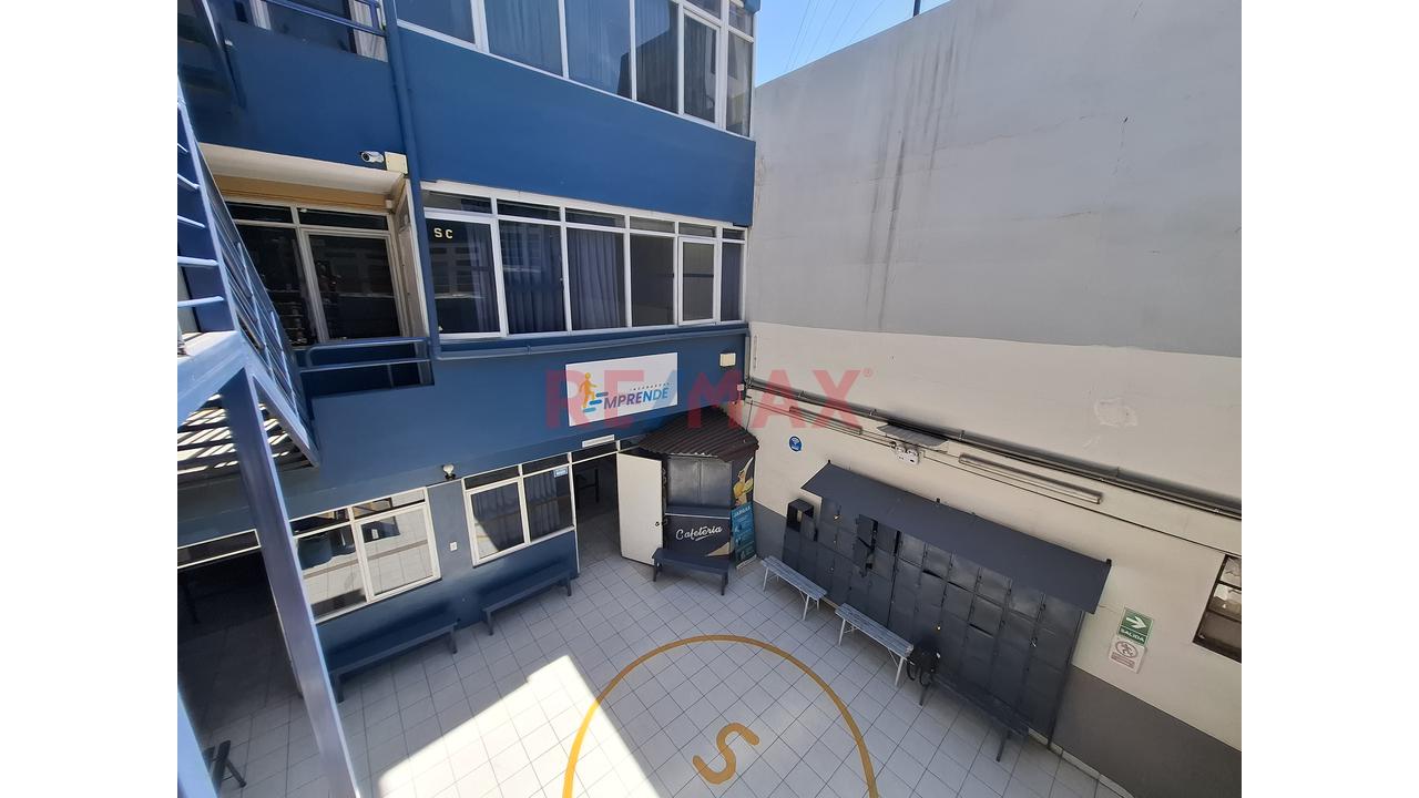 Alquilo Amplio Local Comercial En Av. Ejército – Yanahuara - 14