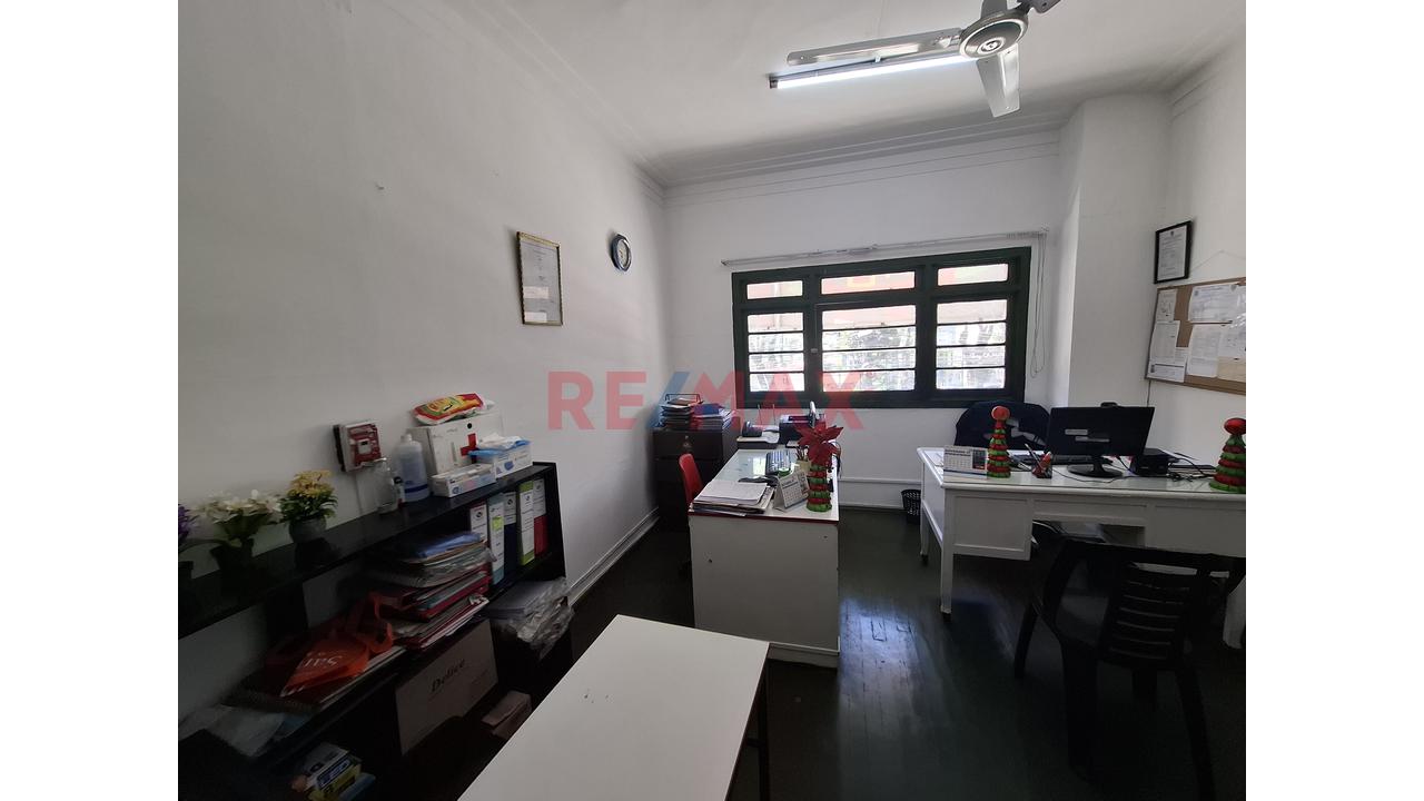Alquilo Amplio Local Comercial En Av. Ejército – Yanahuara - 13
