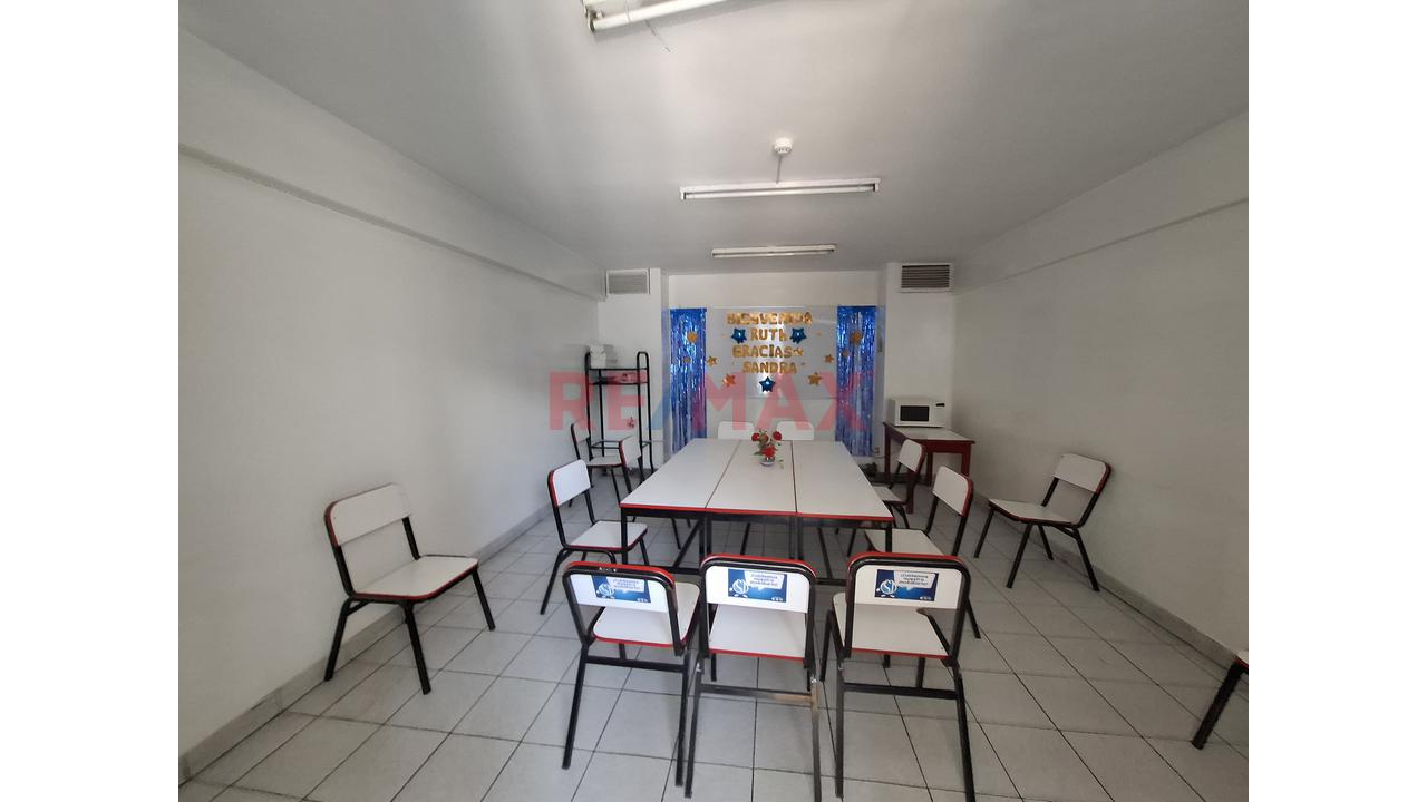 Alquilo Amplio Local Comercial En Av. Ejército – Yanahuara - 3
