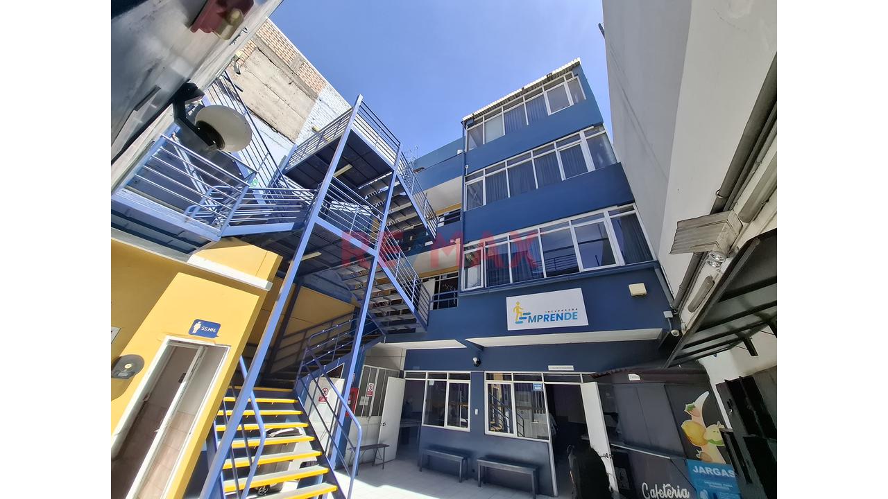 Alquilo Amplio Local Comercial En Av. Ejército – Yanahuara - 5