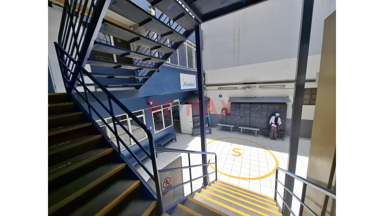 Alquilo Amplio Local Comercial En Av. Ejército – Yanahuara - 8