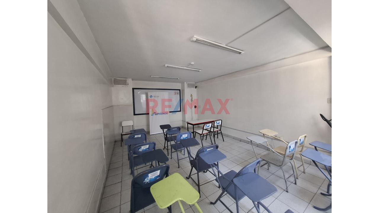 Alquilo Amplio Local Comercial En Av. Ejército – Yanahuara - 4