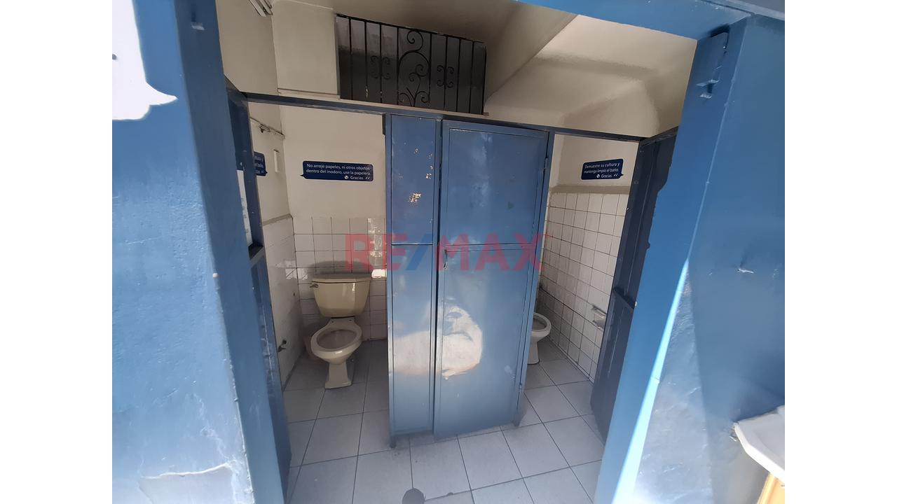 Alquilo Amplio Local Comercial En Av. Ejército – Yanahuara - 9