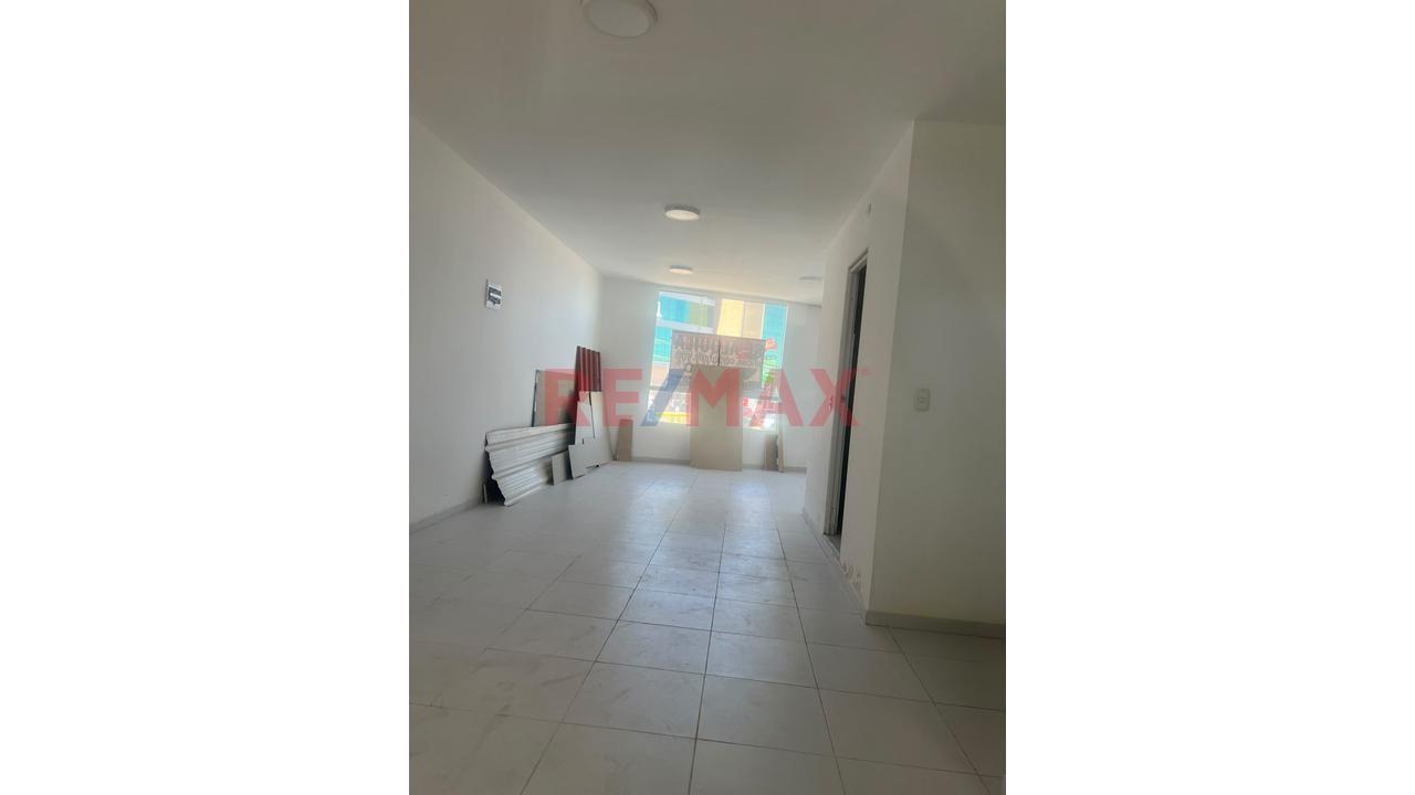 Se Buscas Posicionar Tu Marca En Un Lugar De Mucha Afluencia Peatonal Y Vehicular , Esta Oficina (Local Comercial) En El 2Do Y 3Er Piso, Frente A Tottus Del Mall Porongoche Es Lo Que Tu Empresa Necesi — foto 3