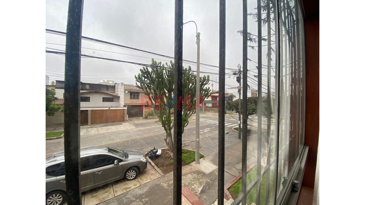 Vendo Casa Como Terreno En San Isidro - Los Petirojos - 4