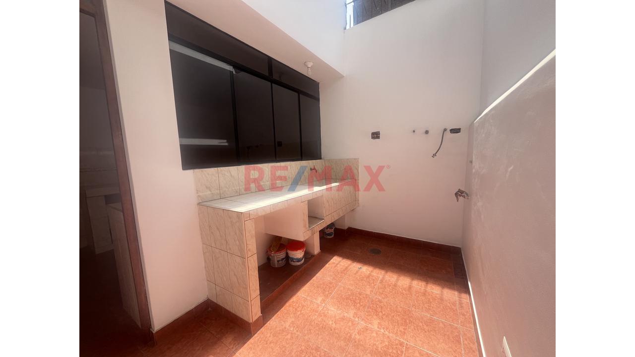 Departamento De Estreno En Venta En El Agustino Con Cochera Y Opción Comercial — foto 12