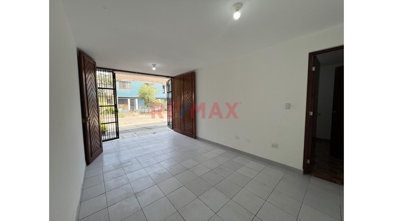 Departamento De Estreno En Venta En El Agustino Con Cochera Y Opción Comercial — foto 9