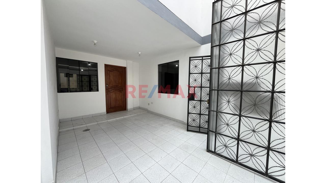 Departamento De Estreno En Venta En El Agustino Con Cochera Y Opción Comercial — foto 13