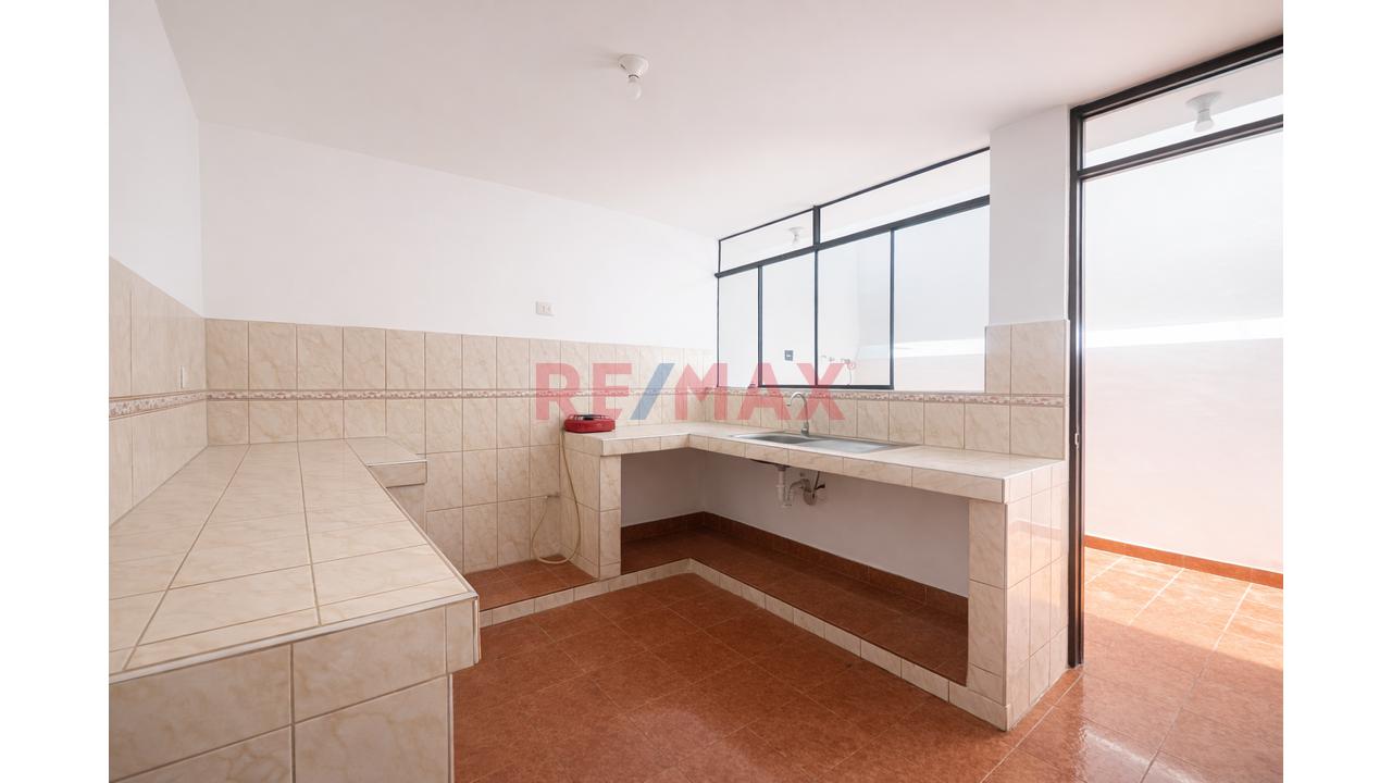 Departamento De Estreno En Venta En El Agustino Con Cochera Y Opción Comercial — foto 7