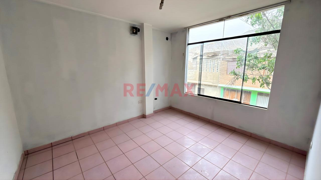 En Ate ¡Gran Oportunidad! Casa De 2 Pisos Con Potencial! (Cooperativa Ramiro Prialé) — foto 11