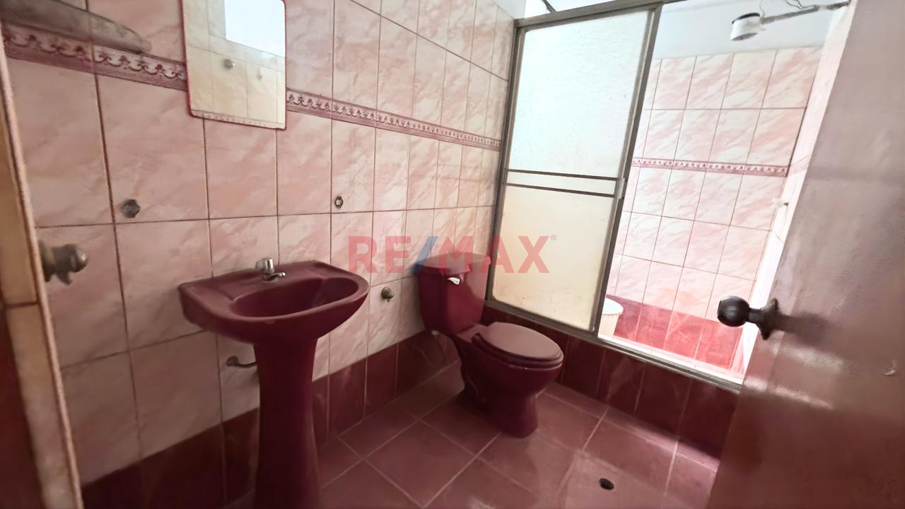 En Ate ¡Gran Oportunidad! Casa De 2 Pisos Con Potencial! (Cooperativa Ramiro Prialé) — foto 10