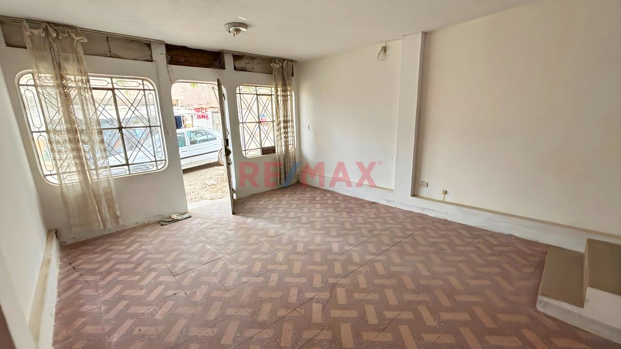 En Ate ¡Gran Oportunidad! Casa De 2 Pisos Con Potencial! (Cooperativa Ramiro Prialé) — foto 2
