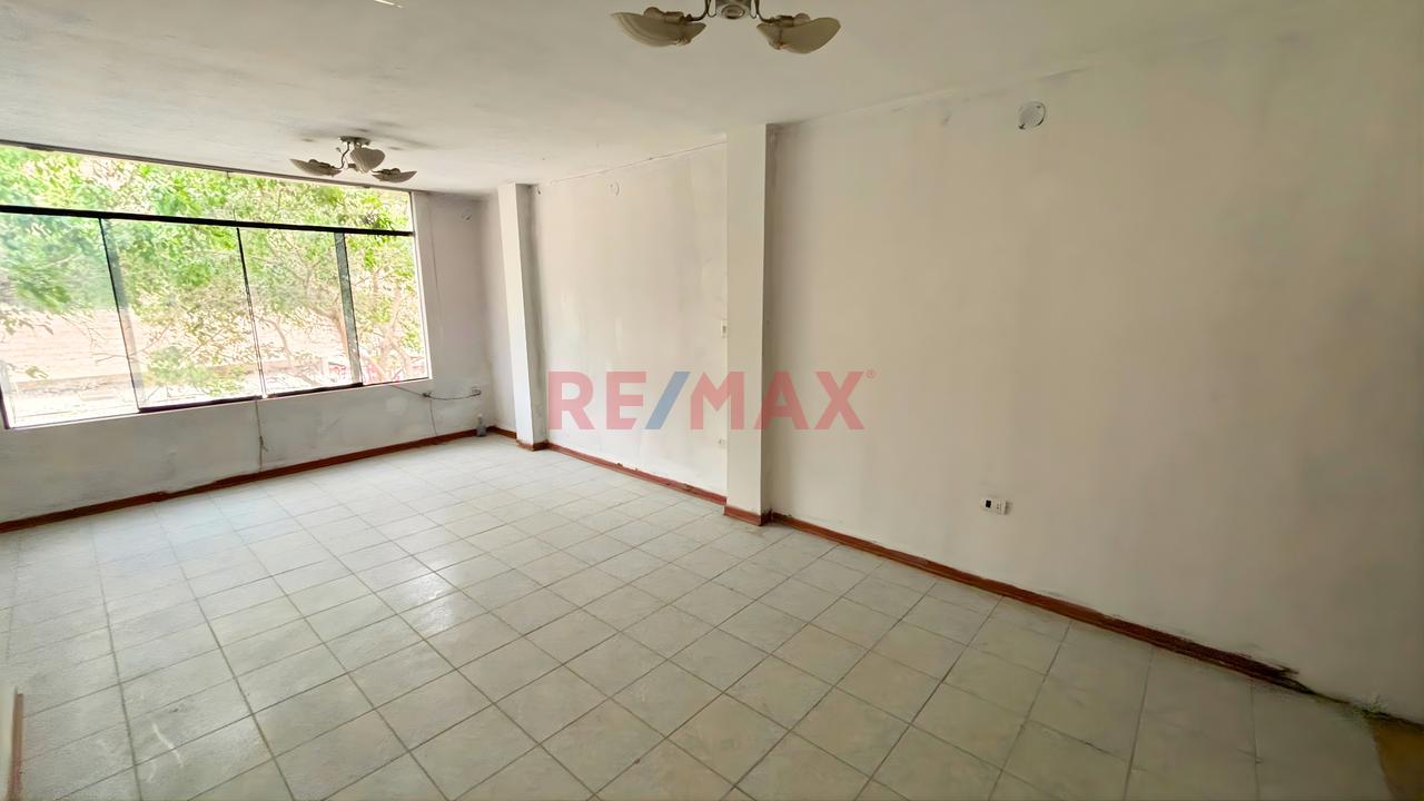 En Ate ¡Gran Oportunidad! Casa De 2 Pisos Con Potencial! (Cooperativa Ramiro Prialé) — foto 7