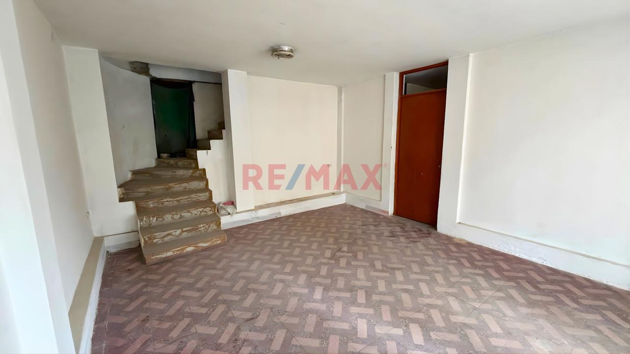 En Ate ¡Gran Oportunidad! Casa De 2 Pisos Con Potencial! (Cooperativa Ramiro Prialé) — foto 3