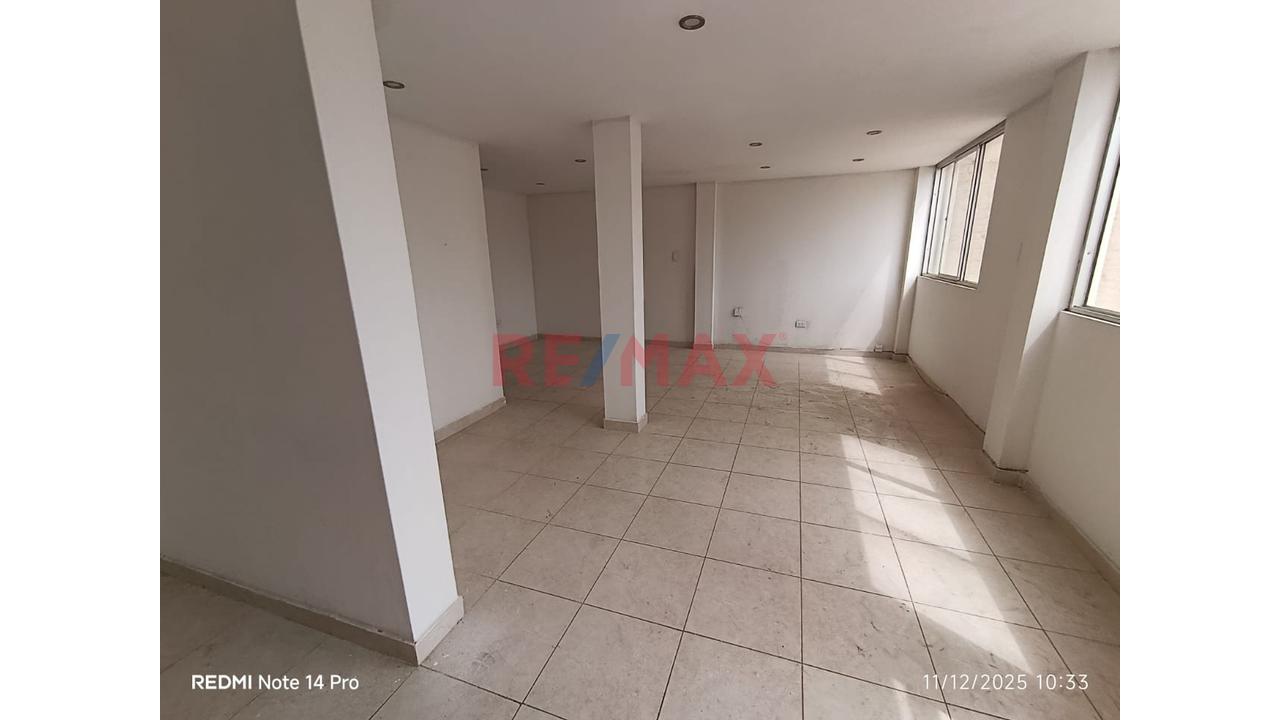 Casa en Venta de 5 dormitorios ubicado en Chiclayo Casa en Venta de 5 dormitorios ubicado en Chiclayo