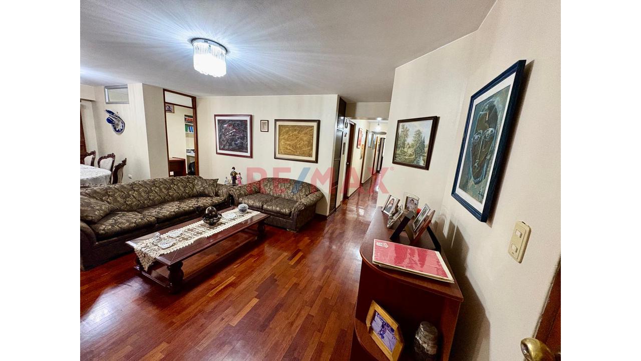 🏡 ¡Vive En San Borja – Zona Exclusiva! 🌳✨ Bajó De Precio!!! — foto 3