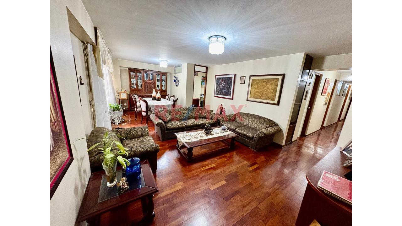 🏡 ¡Vive En San Borja – Zona Exclusiva! 🌳✨ Bajó De Precio!!! — foto 2