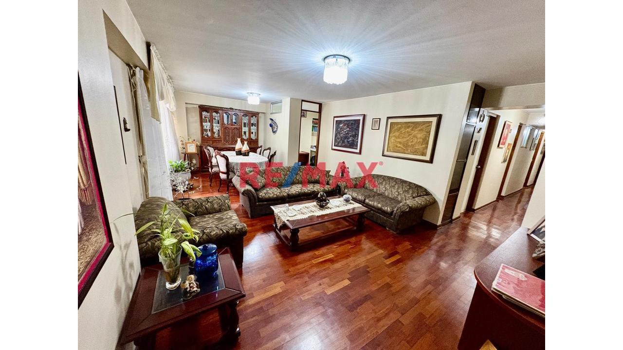 🏡 ¡Vive En San Borja – Zona Exclusiva! 🌳✨ Bajó De Precio!!!