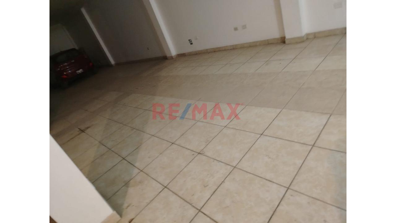 Se Alquila Local Comercial Piso 1 En San Martin De Porres — foto 3
