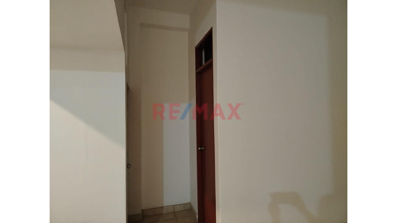Se Alquila Local Comercial Piso 1 En San Martin De Porres — foto 2