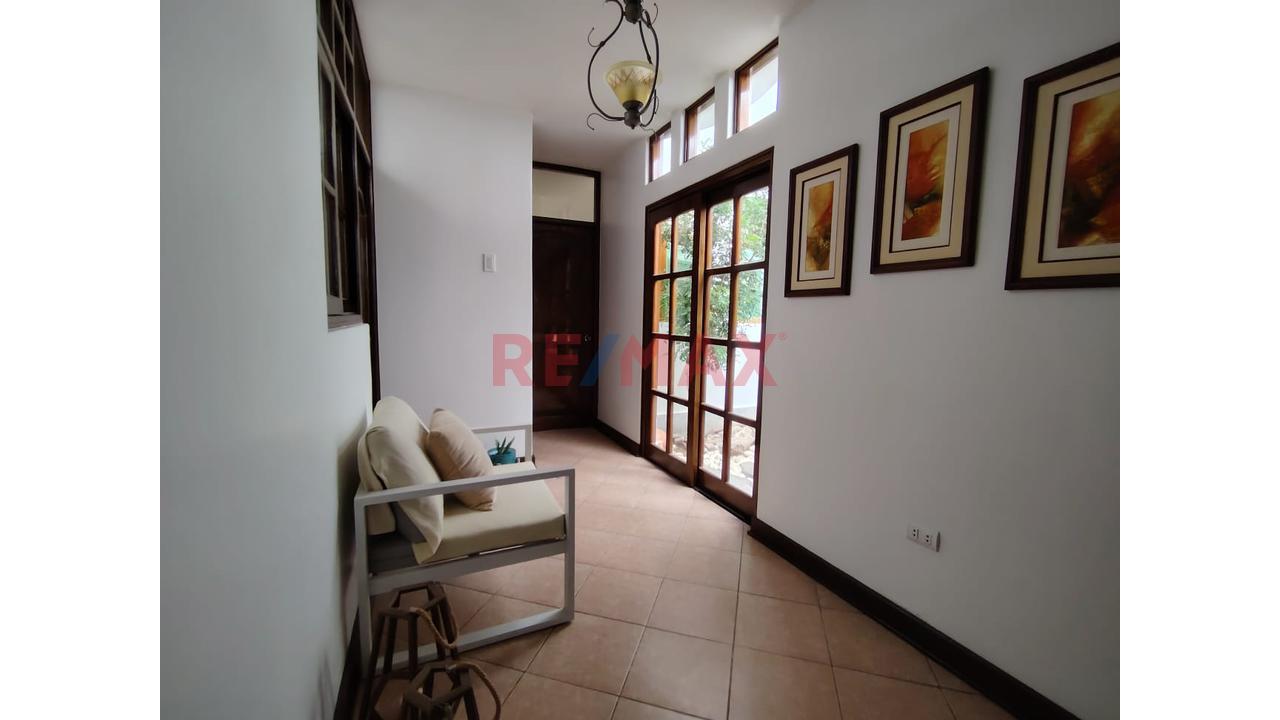 Vendo Hermosa Casa De 260M2 Construidos En Urb Santa Maria Pinar — foto 4