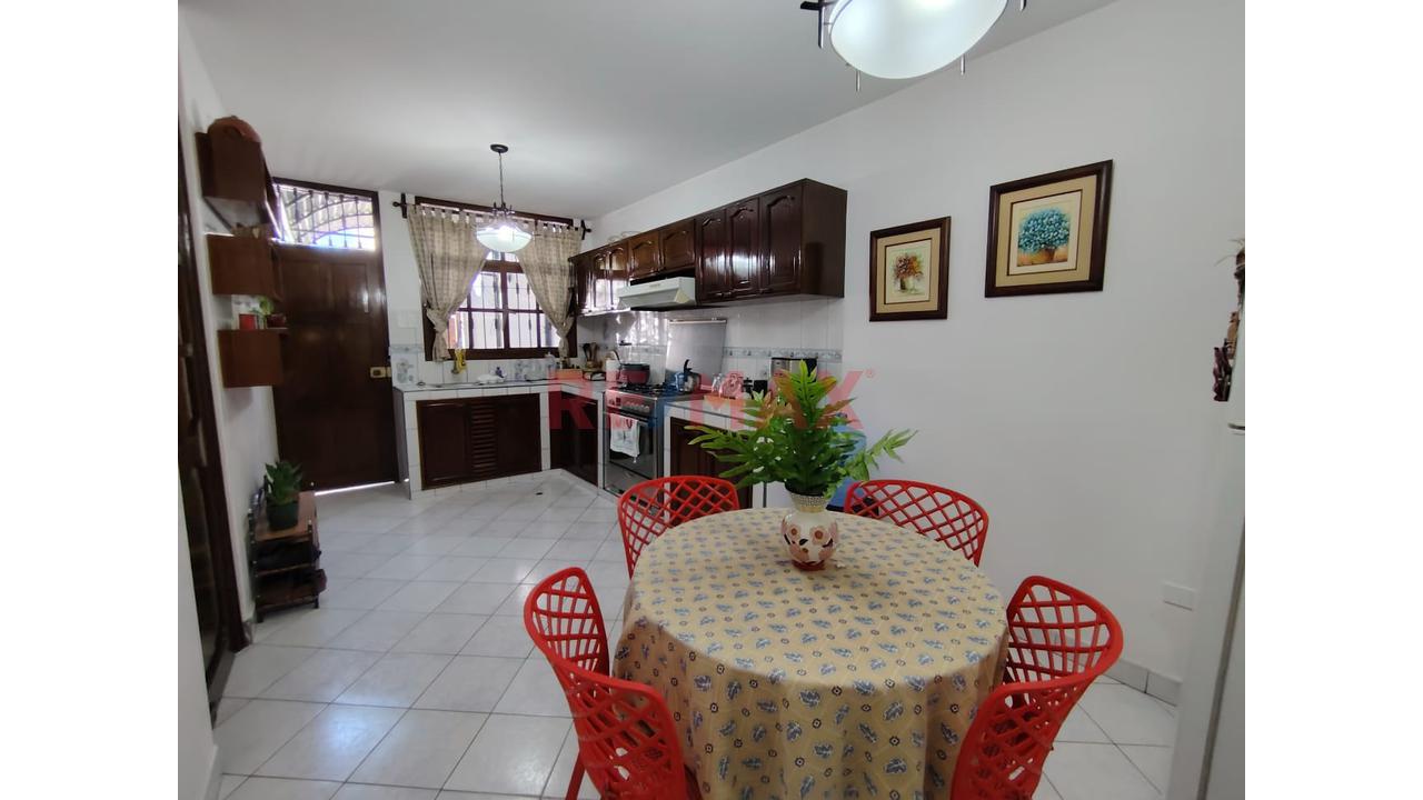 Vendo Hermosa Casa De 260M2 Construidos En Urb Santa Maria Pinar — foto 9