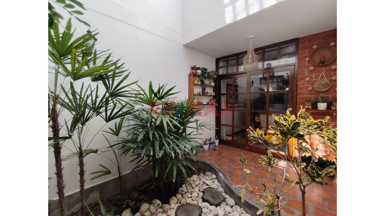 Vendo Hermosa Casa De 260M2 Construidos En Urb Santa Maria Pinar — foto 2