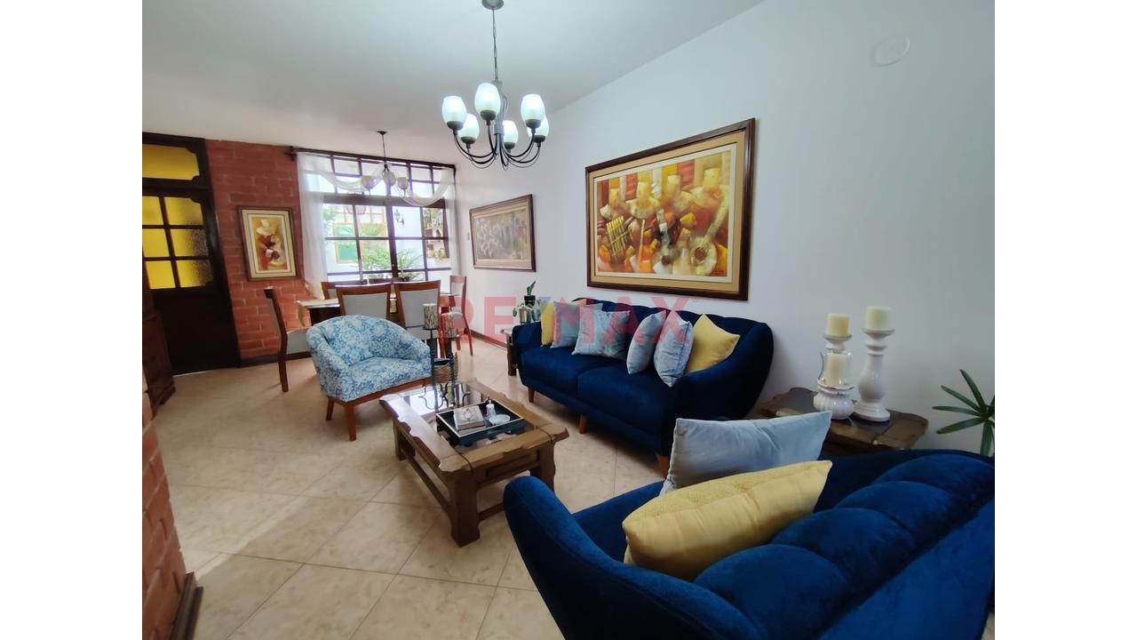Vendo Hermosa Casa De 260M2 Construidos En Urb Santa Maria Pinar