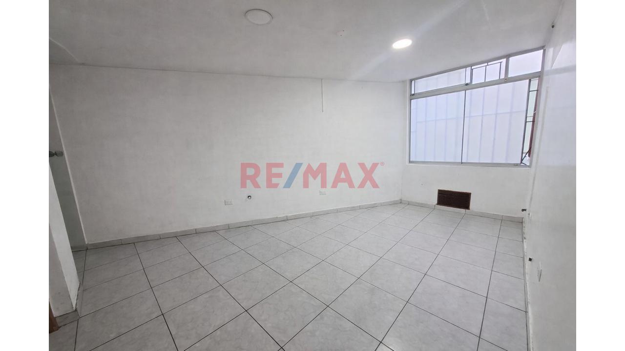 Alquiler De Local Comercial En Zona Estratégica De Santiago De Surco - 9