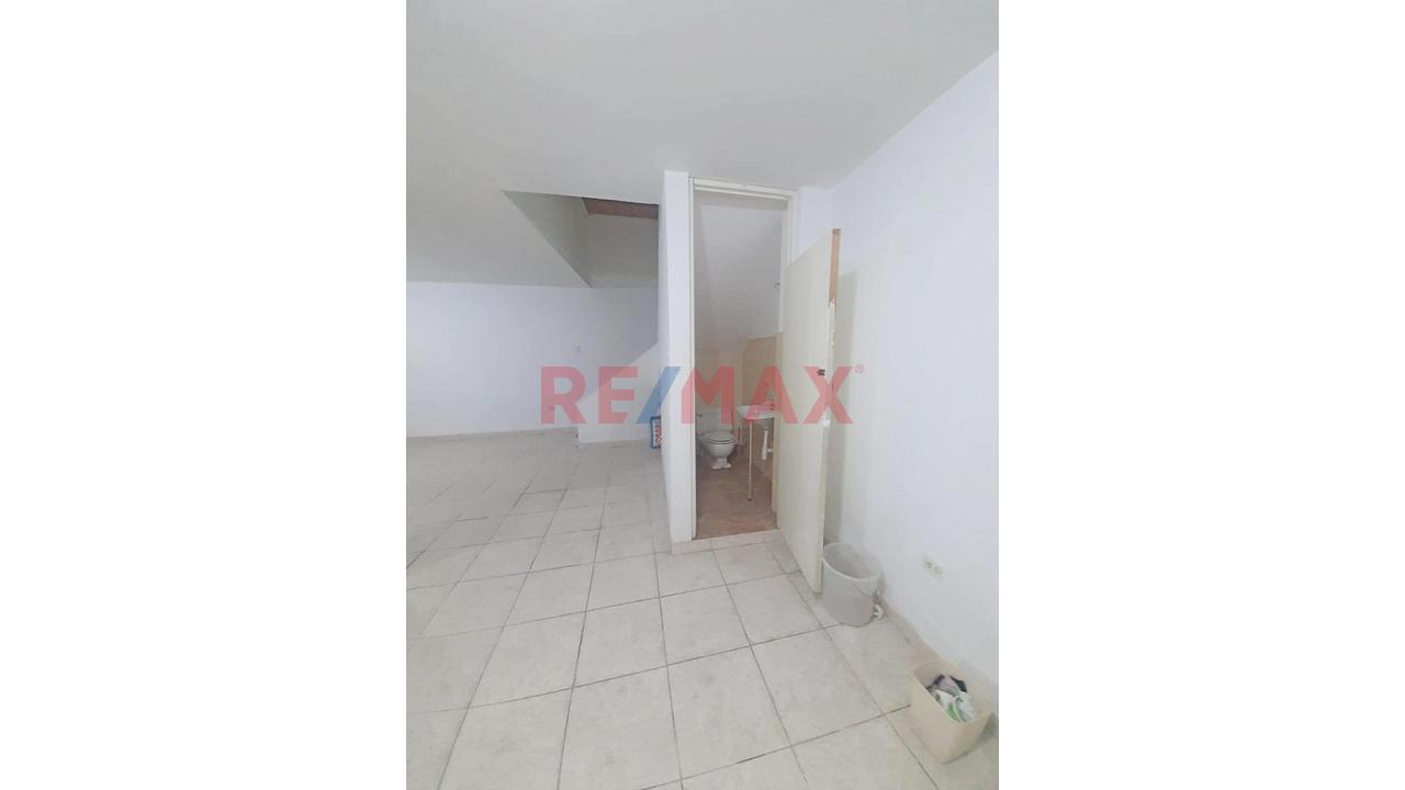 En Venta Local Comercial De 2 Pisos, 183 M2.   Excelente Ubicación, Chacra Colorada, Breña. - 8