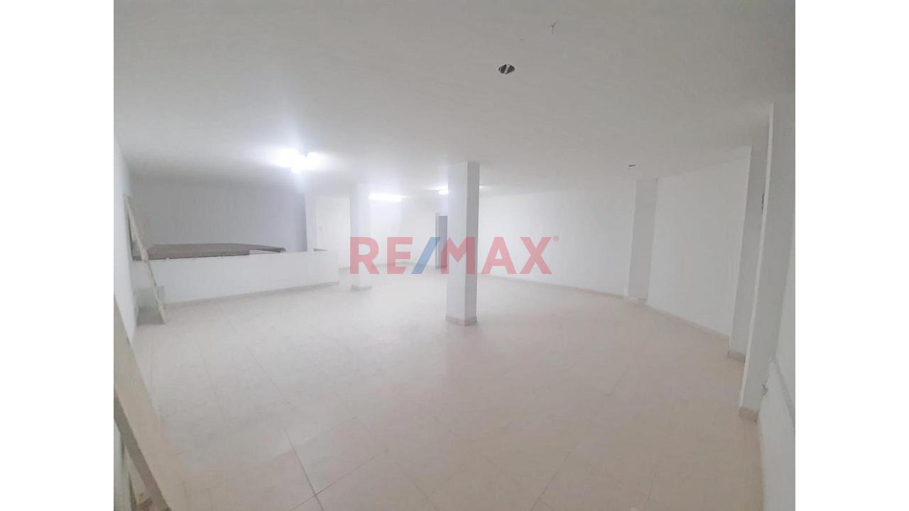 En Venta Local Comercial De 2 Pisos, 183 M2.   Excelente Ubicación, Chacra Colorada, Breña. - 6