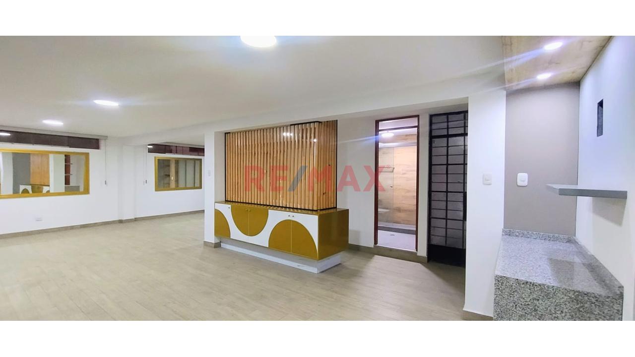 Se Vende Casa Moderna De 3 Pisos Con Azotea Y Cochera — foto 9