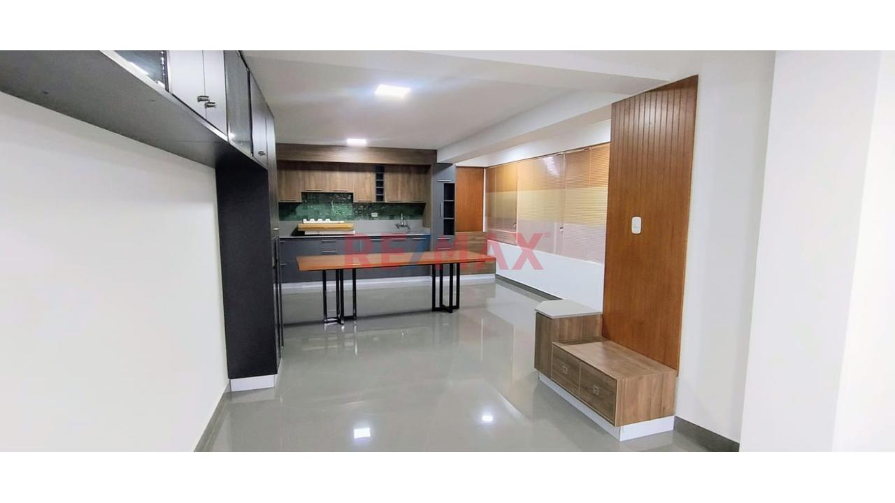 Se Vende Casa Moderna De 3 Pisos Con Azotea Y Cochera — foto 13