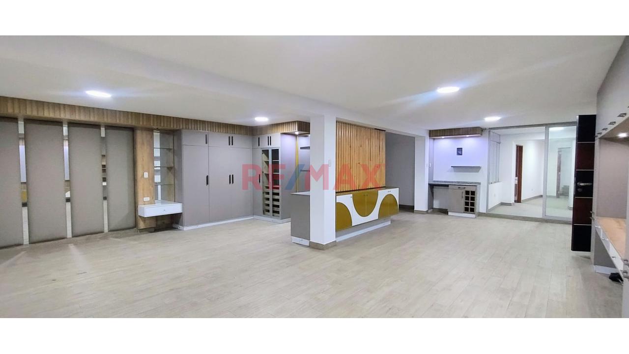 Se Vende Casa Moderna De 3 Pisos Con Azotea Y Cochera — foto 7
