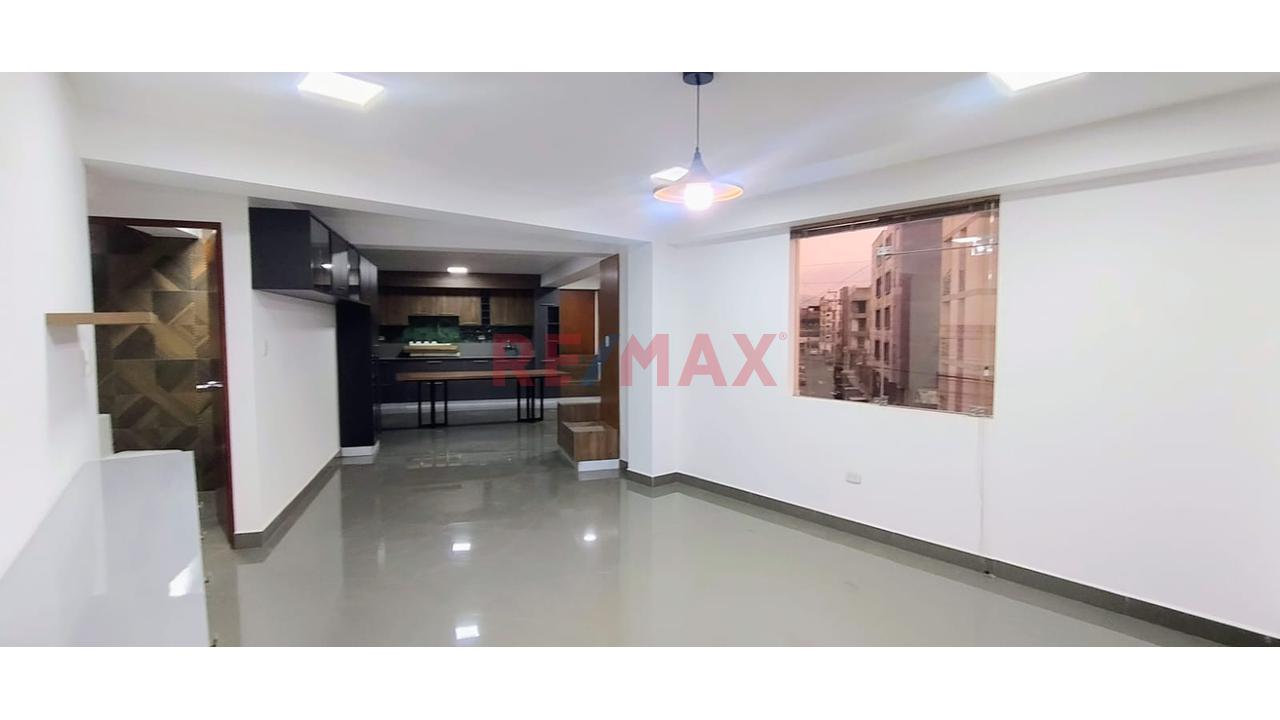 Se Vende Casa Moderna De 3 Pisos Con Azotea Y Cochera — foto 11