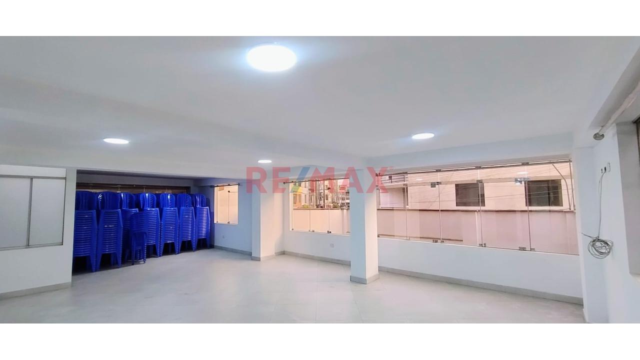 Se Vende Casa Moderna De 3 Pisos Con Azotea Y Cochera — foto 14